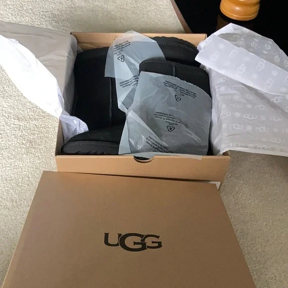 UGG | Shoes | Womens Size 8 All Black Tall Ugg Boots | Poshmark display picture 1
